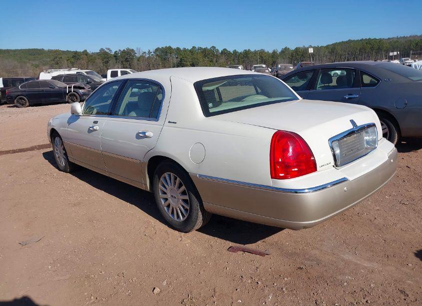 Photo 3 of 2005 Lincoln Town CAR SIGNATURE (VIN 1LNHM81W95Y608063)