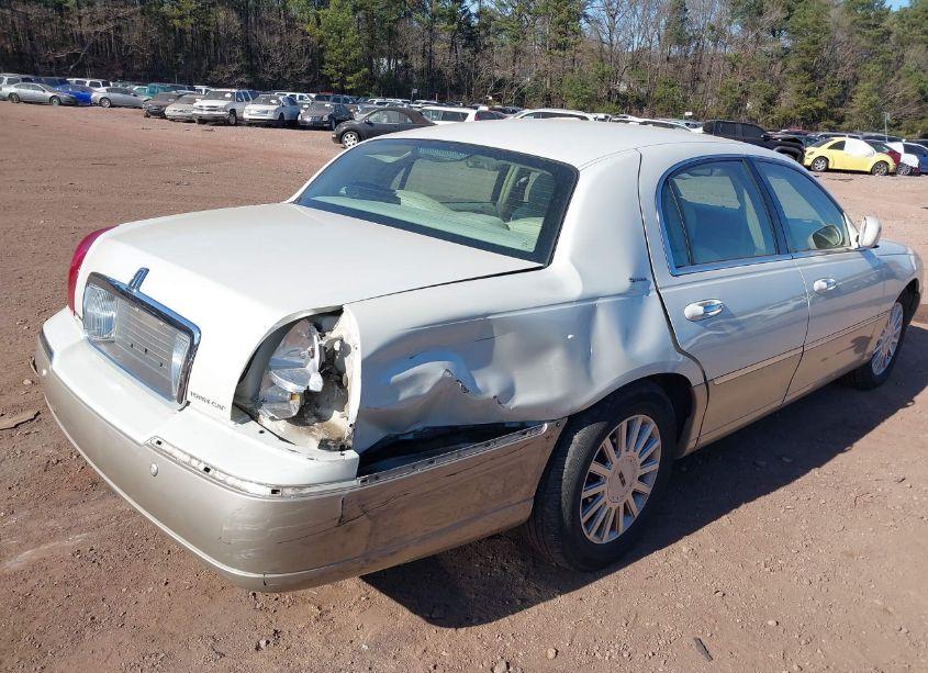 Photo 4 of 2005 Lincoln Town CAR SIGNATURE (VIN 1LNHM81W95Y608063)