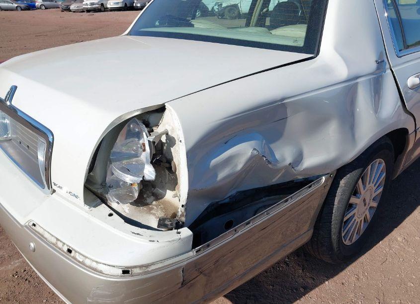 Photo 6 of 2005 Lincoln Town CAR SIGNATURE (VIN 1LNHM81W95Y608063)