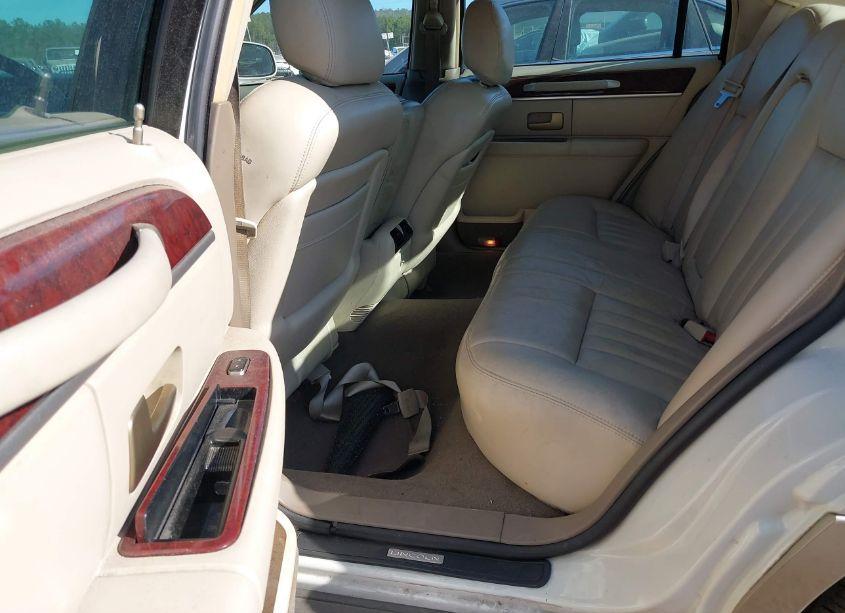 Photo 8 of 2005 Lincoln Town CAR SIGNATURE (VIN 1LNHM81W95Y608063)