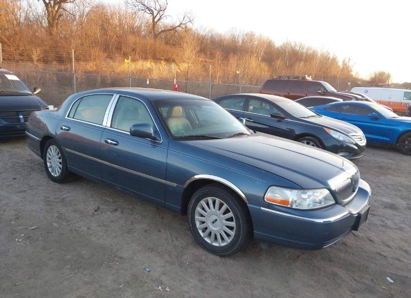 2005 Lincoln Town CAR SIGNATURE (VIN 1LNHM81W95Y624456) main photo