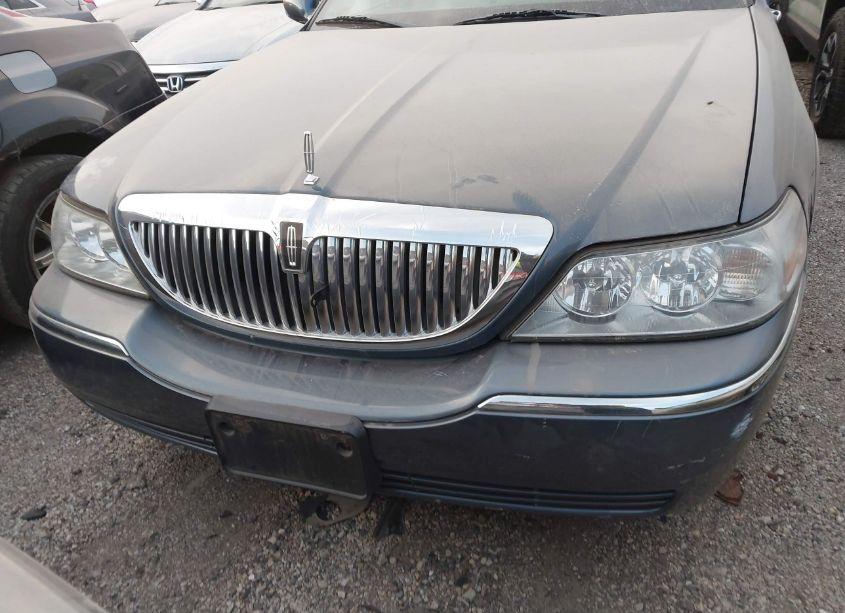 Photo 12 of 2005 Lincoln Town CAR SIGNATURE (VIN 1LNHM81W95Y624456)