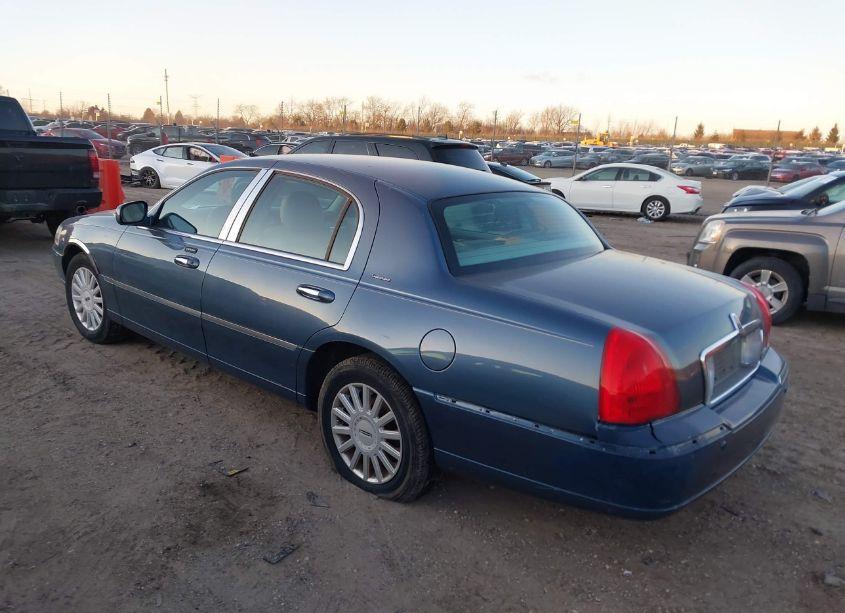 Photo 3 of 2005 Lincoln Town CAR SIGNATURE (VIN 1LNHM81W95Y624456)