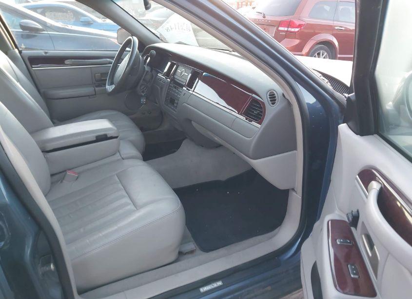 Photo 5 of 2005 Lincoln Town CAR SIGNATURE (VIN 1LNHM81W95Y624456)