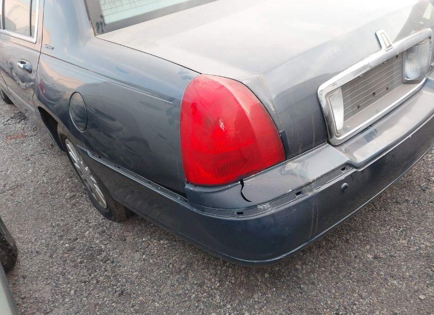 Photo 6 of 2005 Lincoln Town CAR SIGNATURE (VIN 1LNHM81W95Y624456)