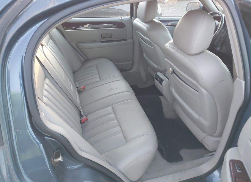 Photo 8 of 2005 Lincoln Town CAR SIGNATURE (VIN 1LNHM81W95Y624456)