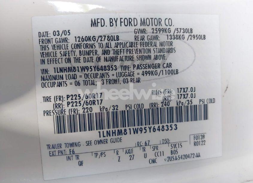 Photo 9 of 2005 Lincoln Town CAR SIGNATURE (VIN 1LNHM81W95Y648353)