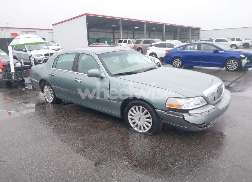 2005 Lincoln Town CAR SIGNATURE (VIN 1LNHM81W95Y655027) main photo