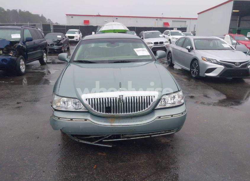 Photo 12 of 2005 Lincoln Town CAR SIGNATURE (VIN 1LNHM81W95Y655027)