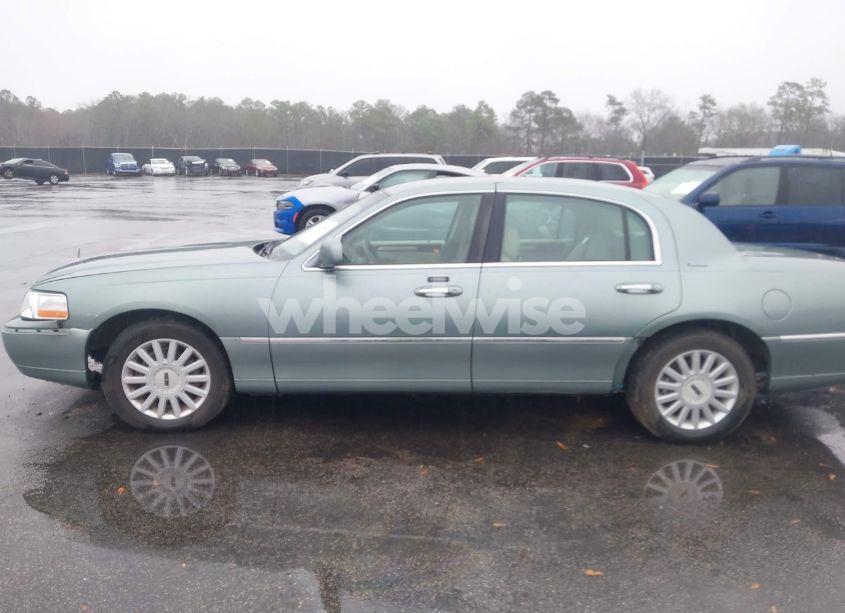 Photo 14 of 2005 Lincoln Town CAR SIGNATURE (VIN 1LNHM81W95Y655027)