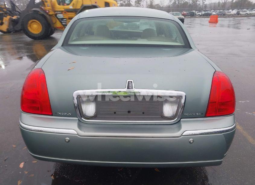 Photo 16 of 2005 Lincoln Town CAR SIGNATURE (VIN 1LNHM81W95Y655027)