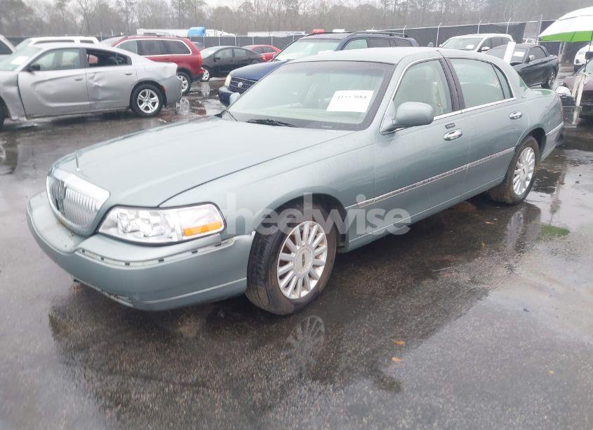 Photo 2 of 2005 Lincoln Town CAR SIGNATURE (VIN 1LNHM81W95Y655027)