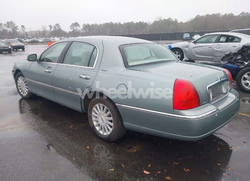 Photo 3 of 2005 Lincoln Town CAR SIGNATURE (VIN 1LNHM81W95Y655027)