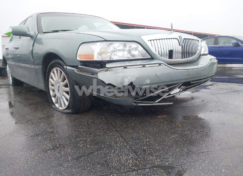 Photo 6 of 2005 Lincoln Town CAR SIGNATURE (VIN 1LNHM81W95Y655027)
