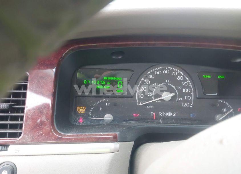 Photo 7 of 2005 Lincoln Town CAR SIGNATURE (VIN 1LNHM81W95Y655027)