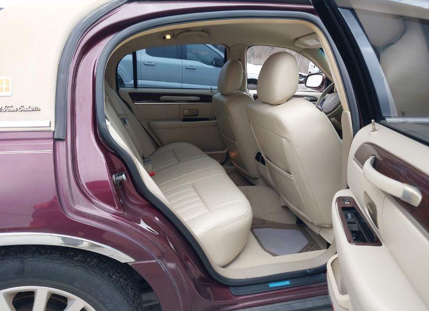 Photo 8 of 2006 Lincoln Town CAR SIGNATURE (VIN 1LNHM81W96Y601485)