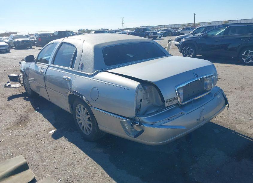 Photo 3 of 2007 Lincoln Town CAR SIGNATURE (VIN 1LNHM81W97Y623780)