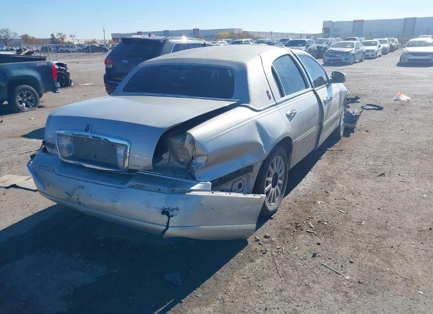 Photo 4 of 2007 Lincoln Town CAR SIGNATURE (VIN 1LNHM81W97Y623780)