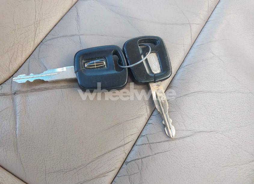 Photo 11 of 2000 Lincoln Town CAR EXECUTIVE (VIN 1LNHM81W9YY899278)