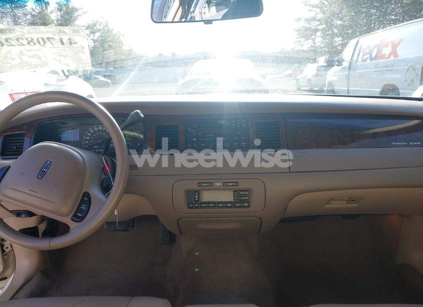 Photo 13 of 2000 Lincoln Town CAR EXECUTIVE (VIN 1LNHM81W9YY899278)