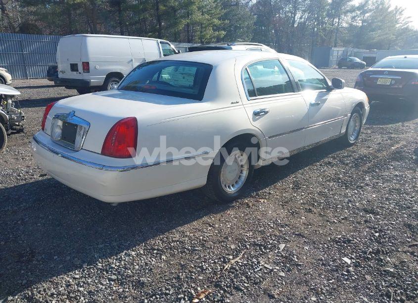 Photo 4 of 2000 Lincoln Town CAR EXECUTIVE (VIN 1LNHM81W9YY899278)