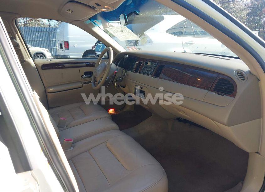 Photo 5 of 2000 Lincoln Town CAR EXECUTIVE (VIN 1LNHM81W9YY899278)