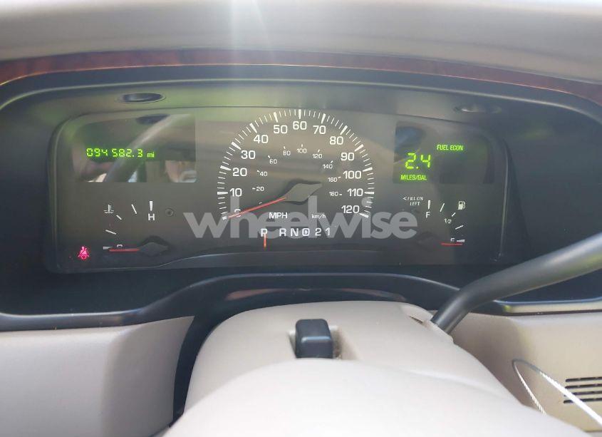 Photo 7 of 2000 Lincoln Town CAR EXECUTIVE (VIN 1LNHM81W9YY899278)