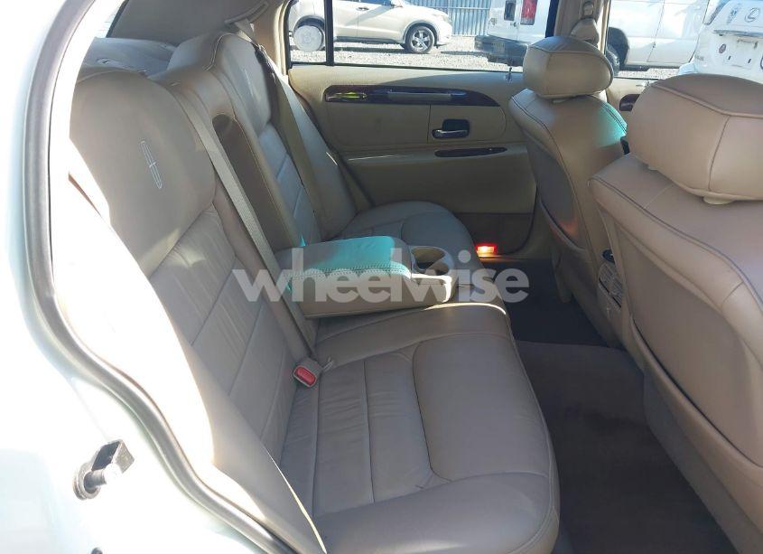 Photo 8 of 2000 Lincoln Town CAR EXECUTIVE (VIN 1LNHM81W9YY899278)