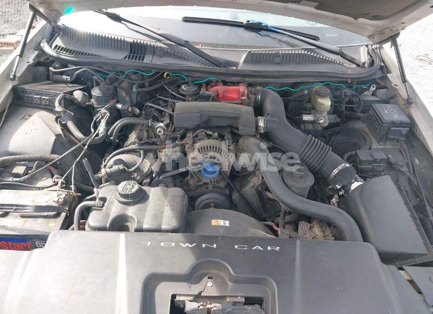 Photo 10 of 2000 Lincoln Town CAR EXECUTIVE (VIN 1LNHM81W9YY924809)