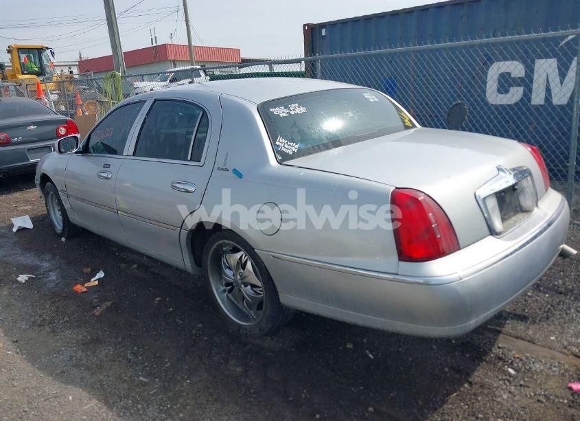 Photo 3 of 2000 Lincoln Town CAR EXECUTIVE (VIN 1LNHM81W9YY924809)