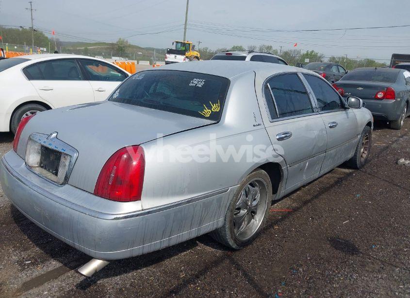 Photo 4 of 2000 Lincoln Town CAR EXECUTIVE (VIN 1LNHM81W9YY924809)