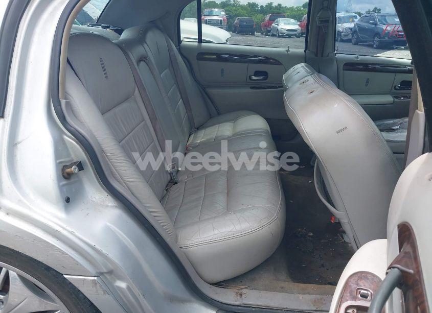 Photo 8 of 2000 Lincoln Town CAR EXECUTIVE (VIN 1LNHM81W9YY924809)