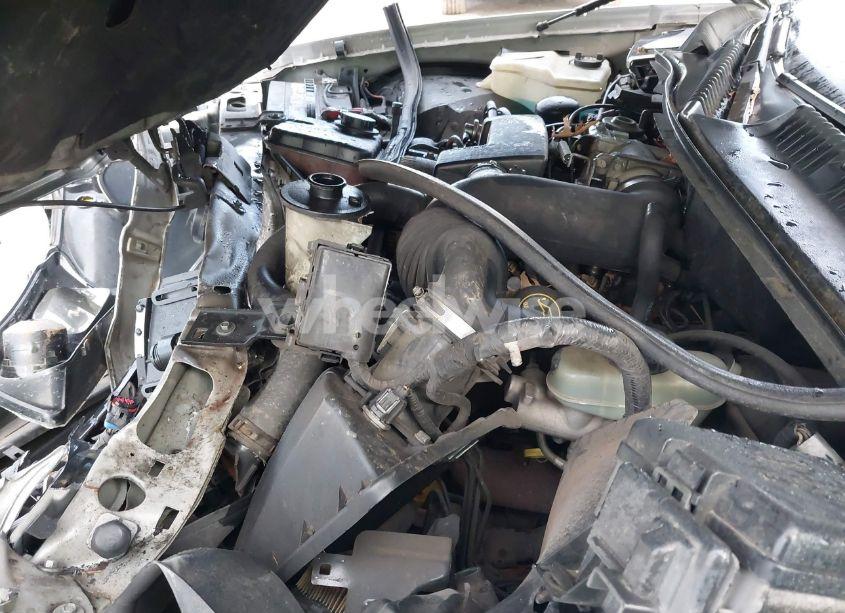 Photo 10 of 2002 Lincoln Town CAR EXECUTIVE (VIN 1LNHM81WX2Y633467)