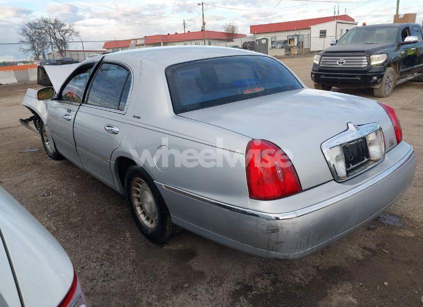 Photo 3 of 2002 Lincoln Town CAR EXECUTIVE (VIN 1LNHM81WX2Y633467)