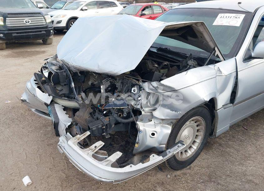 Photo 6 of 2002 Lincoln Town CAR EXECUTIVE (VIN 1LNHM81WX2Y633467)