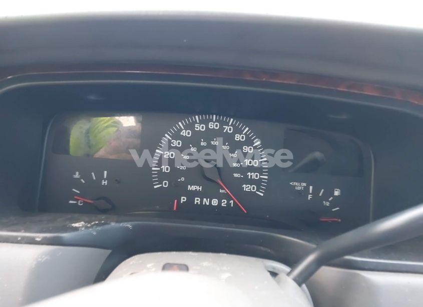 Photo 7 of 2002 Lincoln Town CAR EXECUTIVE (VIN 1LNHM81WX2Y633467)