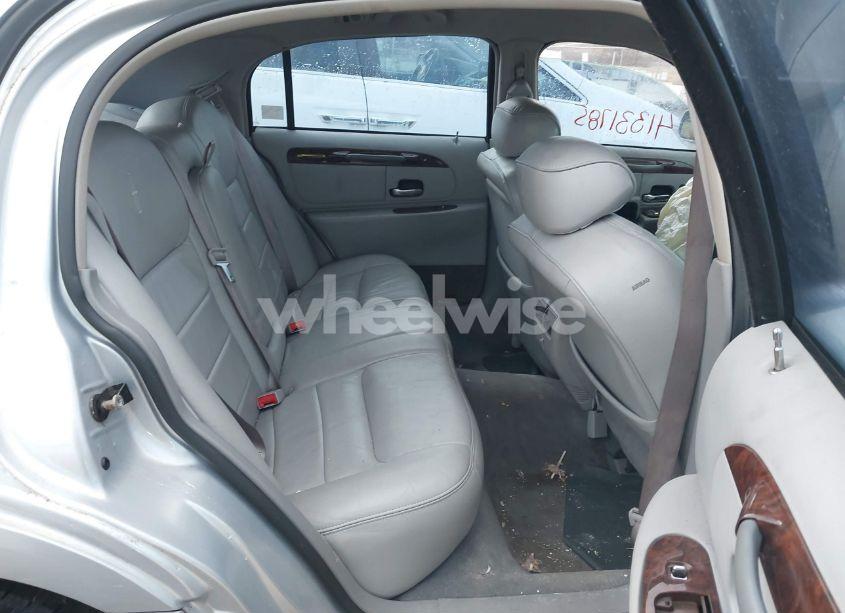 Photo 8 of 2002 Lincoln Town CAR EXECUTIVE (VIN 1LNHM81WX2Y633467)