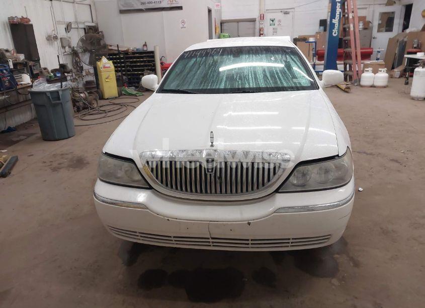 Photo 12 of 2004 Lincoln Town CAR SIGNATURE (VIN 1LNHM81WX4Y637389)