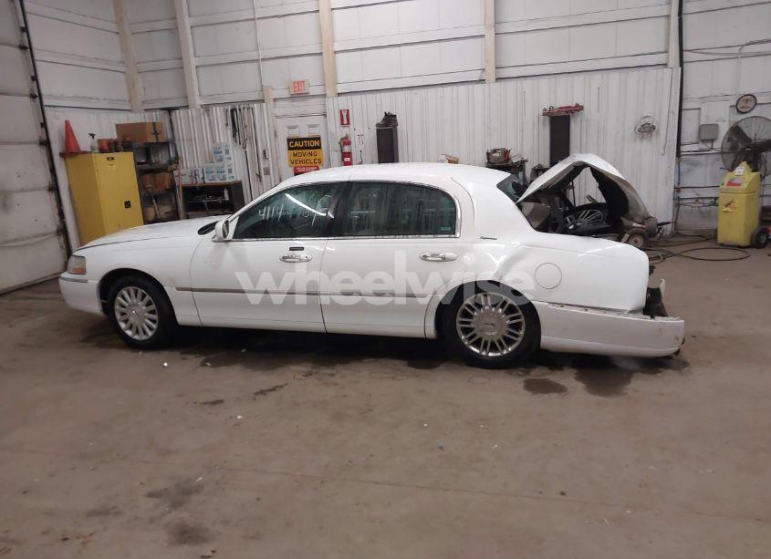 Photo 14 of 2004 Lincoln Town CAR SIGNATURE (VIN 1LNHM81WX4Y637389)