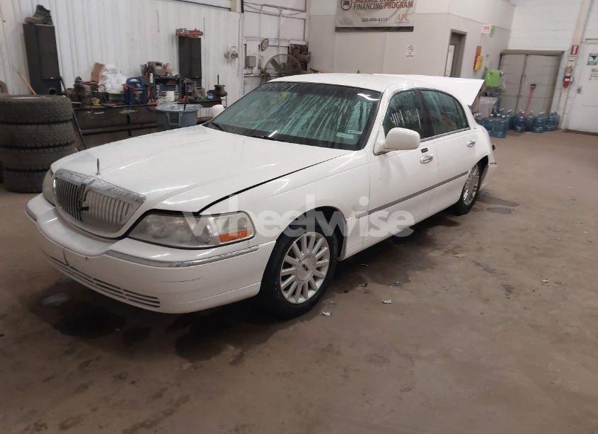 Photo 2 of 2004 Lincoln Town CAR SIGNATURE (VIN 1LNHM81WX4Y637389)