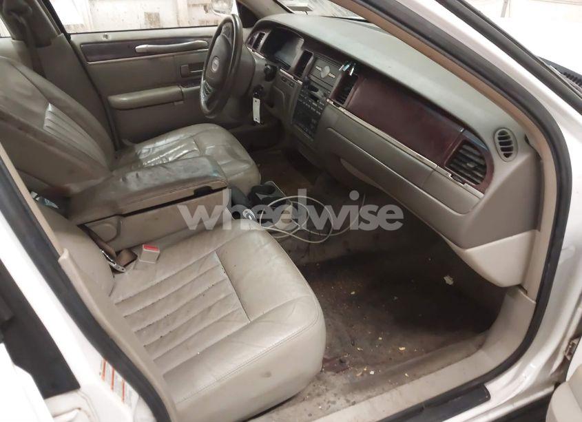 Photo 5 of 2004 Lincoln Town CAR SIGNATURE (VIN 1LNHM81WX4Y637389)