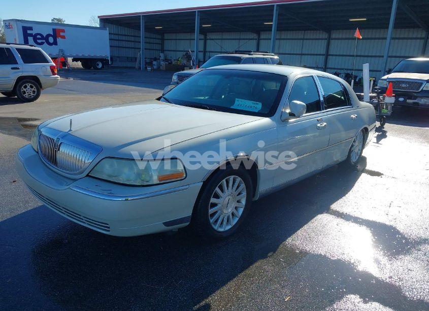 Photo 2 of 2004 Lincoln Town CAR SIGNATURE (VIN 1LNHM81WX4Y640244)