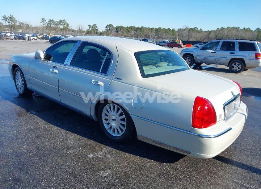 Photo 3 of 2004 Lincoln Town CAR SIGNATURE (VIN 1LNHM81WX4Y640244)