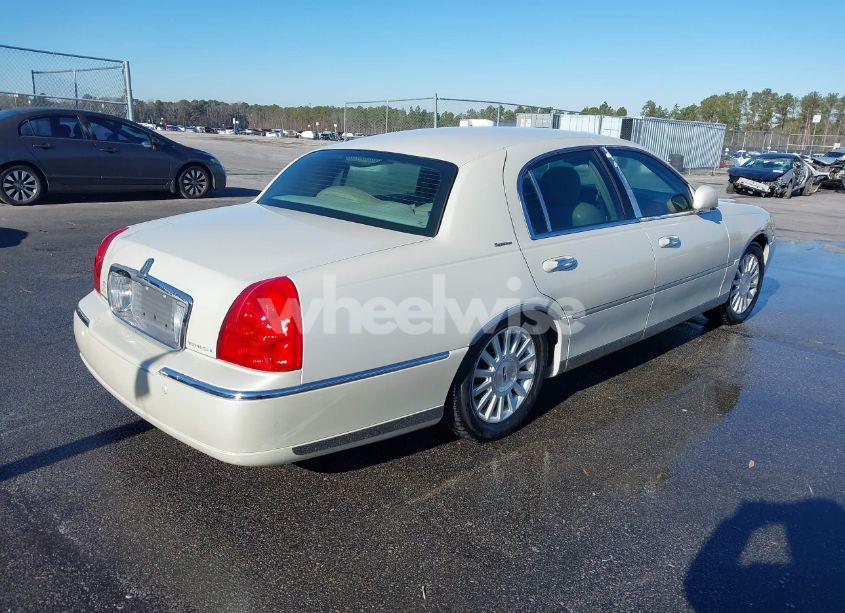 Photo 4 of 2004 Lincoln Town CAR SIGNATURE (VIN 1LNHM81WX4Y640244)
