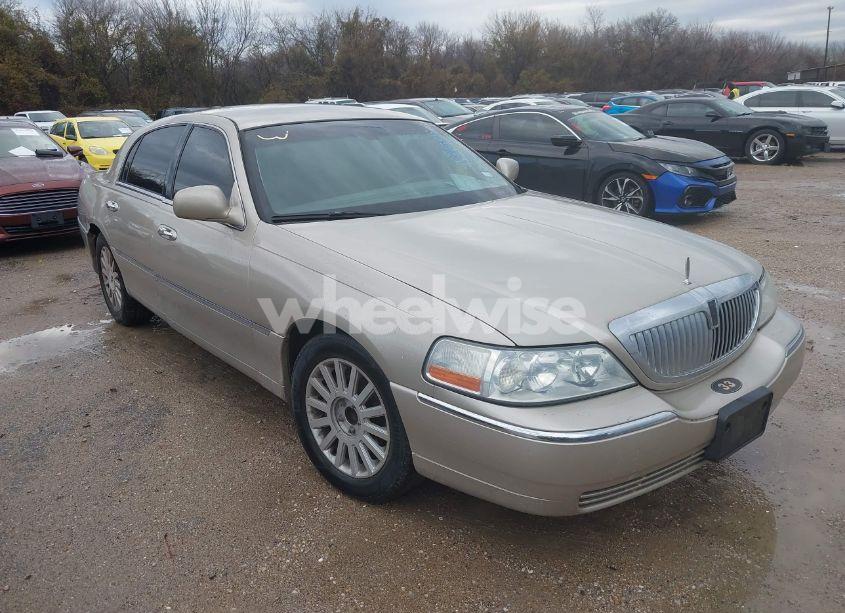 2004 Lincoln Town CAR SIGNATURE (VIN 1LNHM81WX4Y645198) main photo