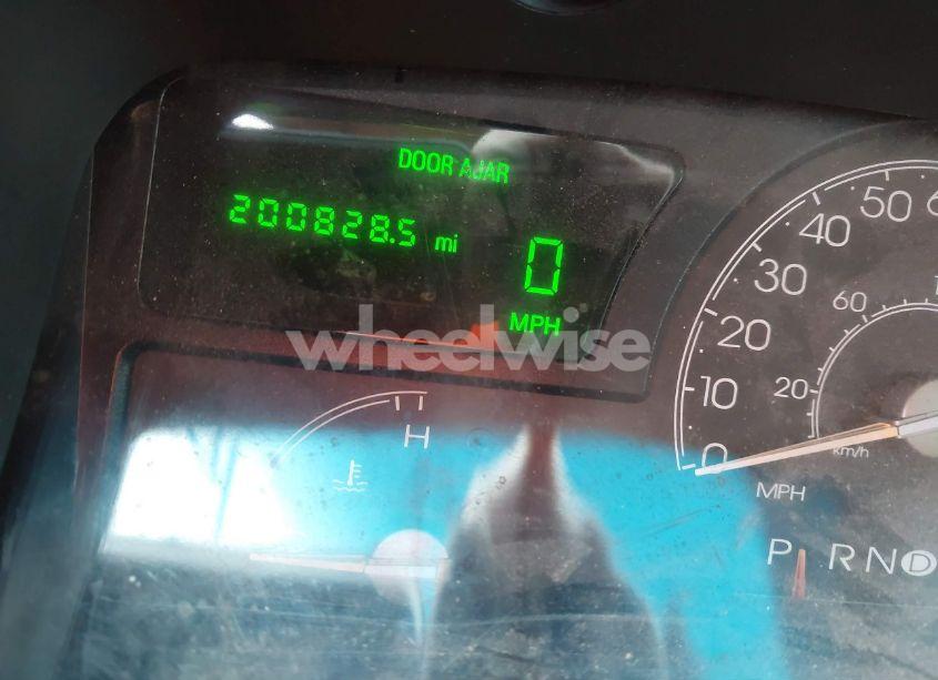 Photo 12 of 2004 Lincoln Town CAR SIGNATURE (VIN 1LNHM81WX4Y645198)