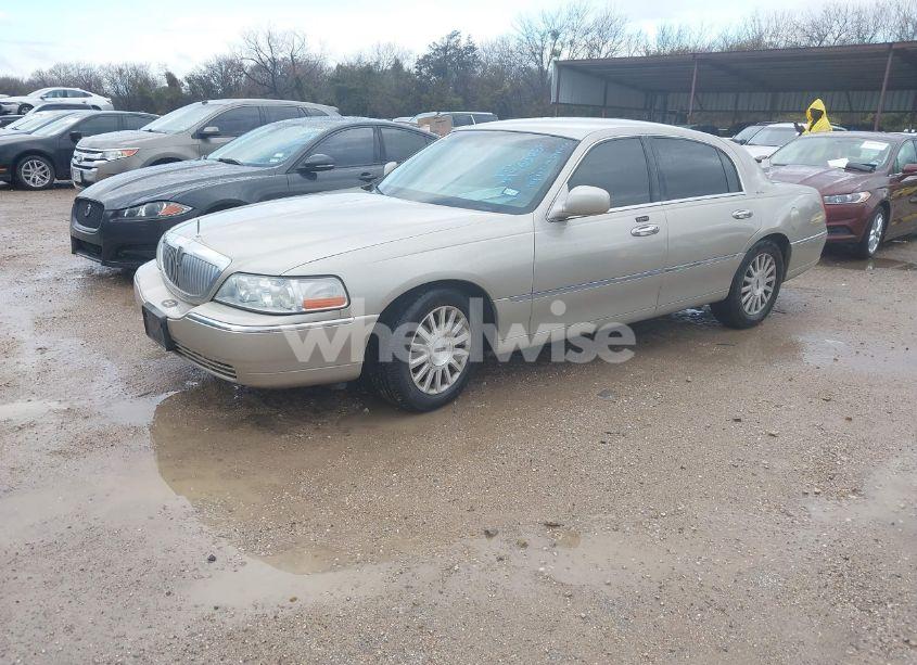 Photo 2 of 2004 Lincoln Town CAR SIGNATURE (VIN 1LNHM81WX4Y645198)