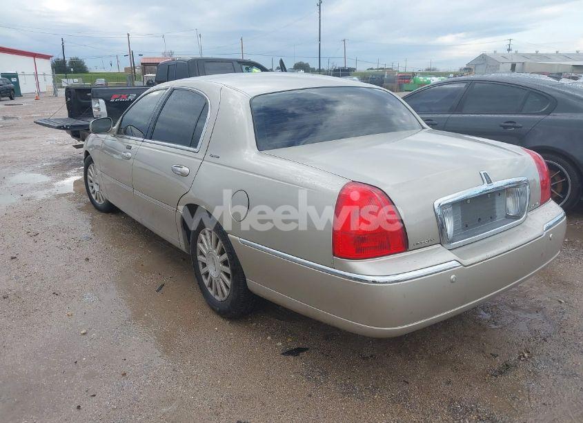 Photo 3 of 2004 Lincoln Town CAR SIGNATURE (VIN 1LNHM81WX4Y645198)