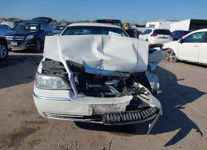 Photo 12 of 2004 Lincoln Town CAR SIGNATURE (VIN 1LNHM81WX4Y669744)