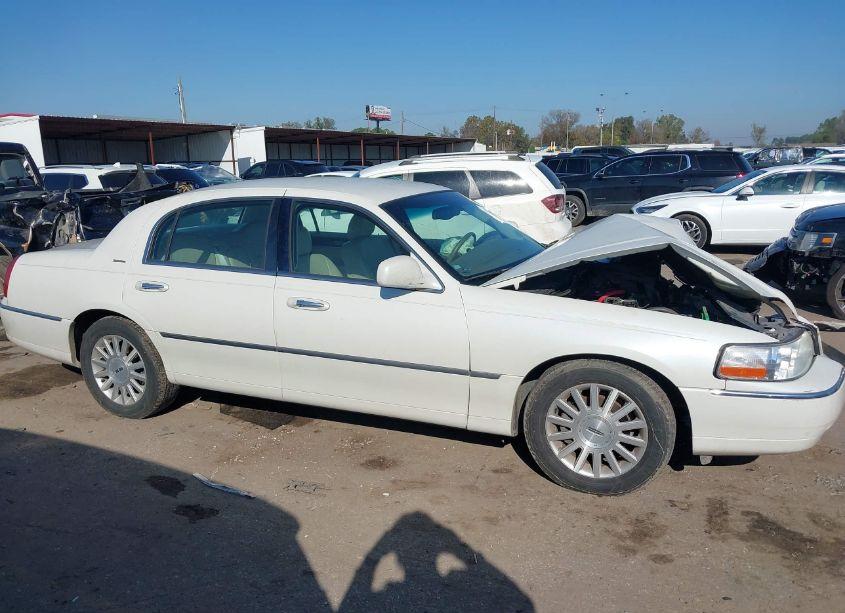 Photo 13 of 2004 Lincoln Town CAR SIGNATURE (VIN 1LNHM81WX4Y669744)